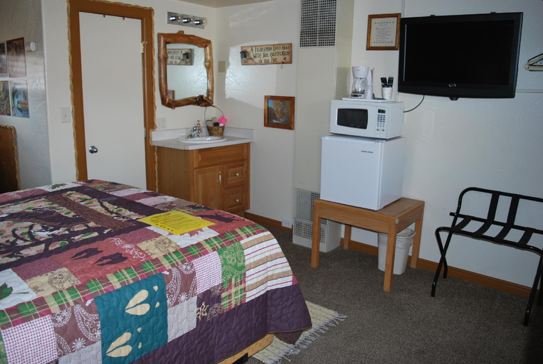 Bedroom 3, Cowboy Country Inn, Garfield