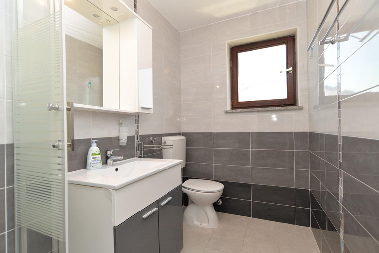 Bathroom 3, Apartment 242, Fažana