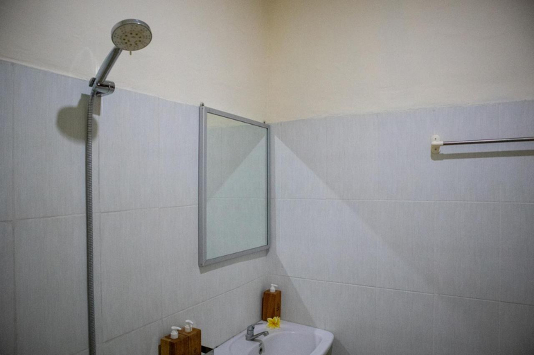 Bathroom 5, Anik Homestay, Badung