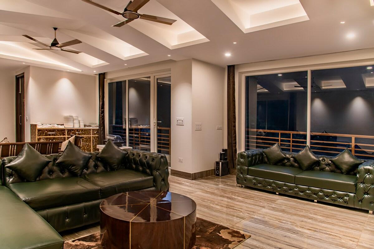 Public Area 2, Majestic Pines || Mesmerising Hill View Full Villa, Solan