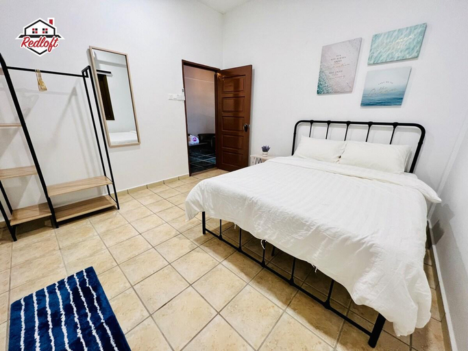 Bedroom 3, Cozy 4-bedroom loft with free parking & pool table, Malacca City