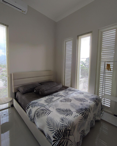 Villa Pesona69 - 3 bedroom AC+private pool, Malang