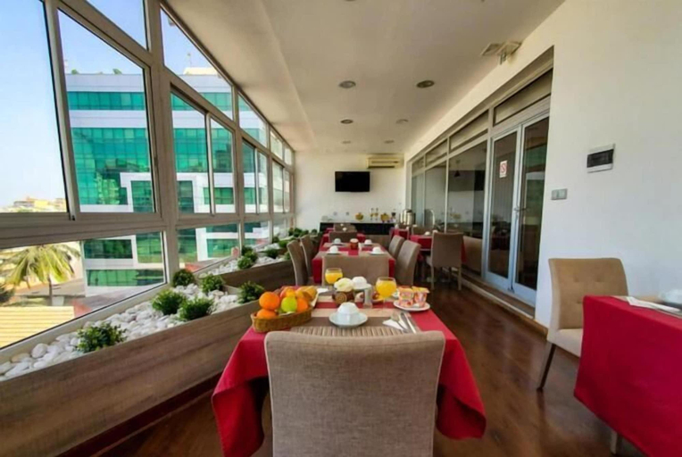 Food & Drinks 5, Hotel Nina, Dakar
