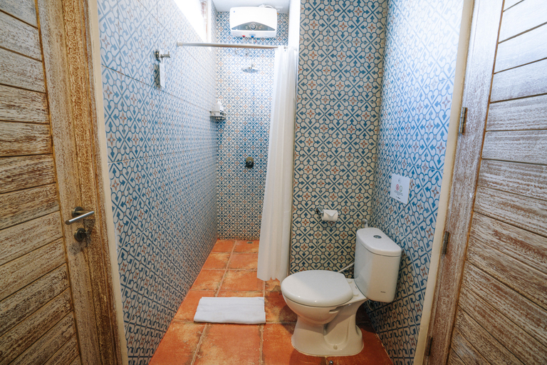 Bathroom 4, Malam Hari ApartHotel, Badung