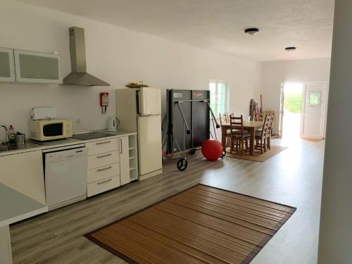 One bedroom house with shared pool enclosed garden and wifi at Alcanhoes, Santarém