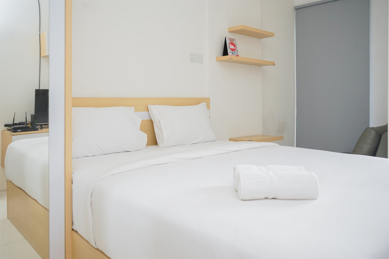 Bedroom 4, Fancy and Nice Studio at Skylounge Tamansari Apartment By Travelio, Tangerang