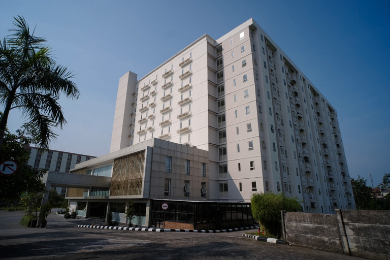 Exterior & Views 7
