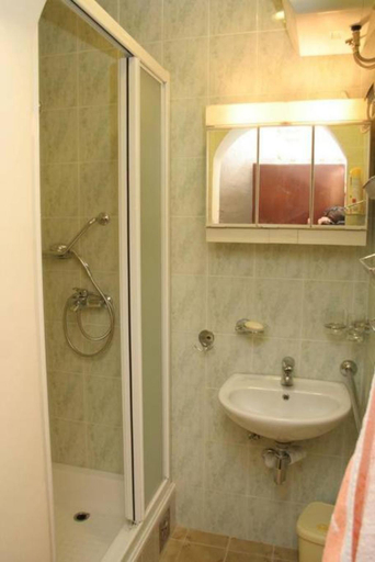 Bathroom 2, Apartment N&N, Omiš