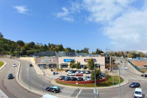 Others 5, 2 bedrooms appartement with shared pool enclosed garden and wifi at Almada 5 km away from the beach, Almada