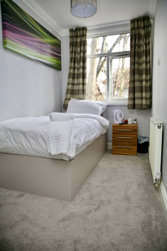 Bedroom 3, Uno Hotel Heathrow Windsor, Slough