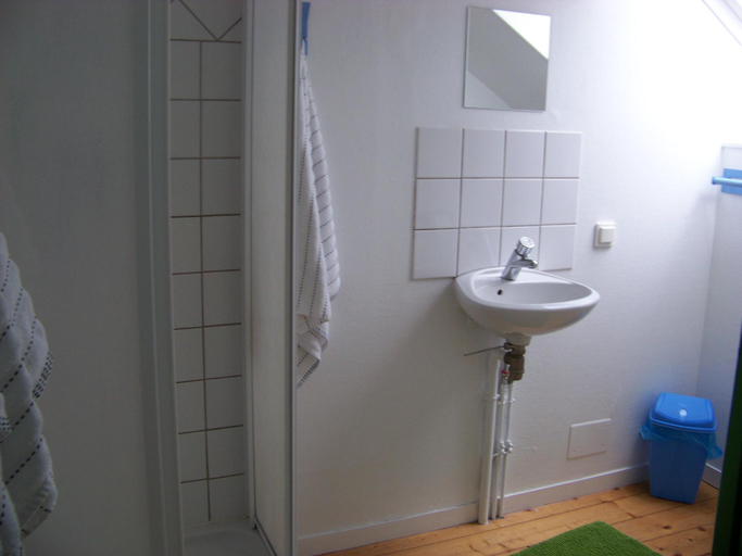 Bathroom 5, Etretat Aventure, Seine-Maritime