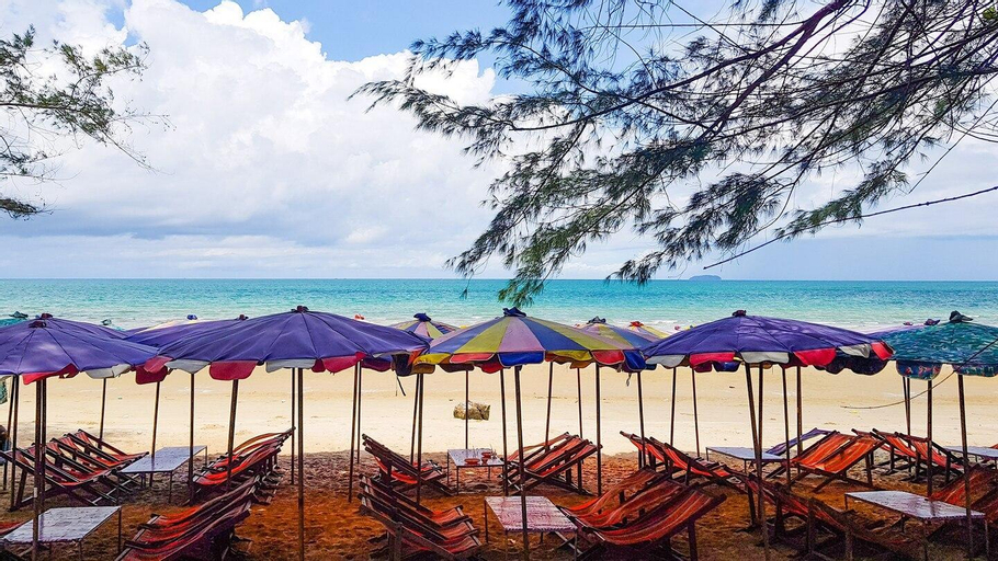 Others 4, Escape Condominiums Beachfront Suite - E224, Klaeng