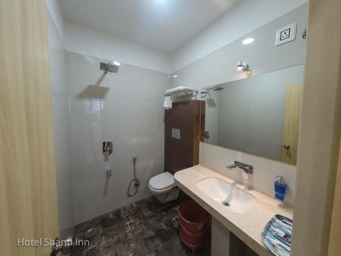 Bathroom 2, Hotel Shanti Inn, Bikaner