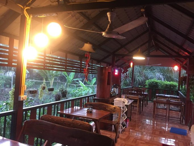 Food & Drinks 5, Bussaracum Resort, Tha Muang
