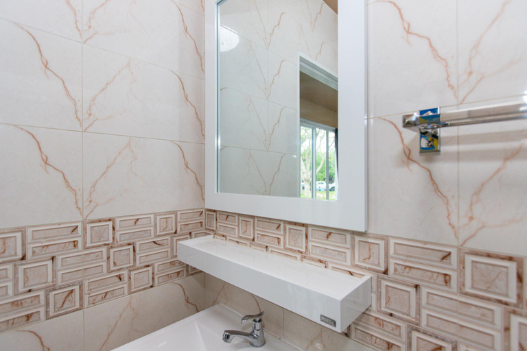 Bathroom 3, The Chamuang Forest, Muang Nakhon Nayok