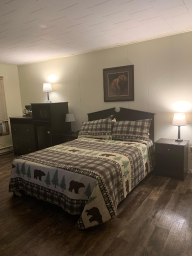 Bedroom, El Motel The Pines, Marinette