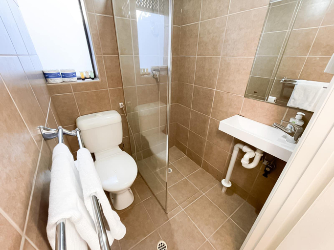 Bathroom 4, huge house with salt pool and spa, Adelaide