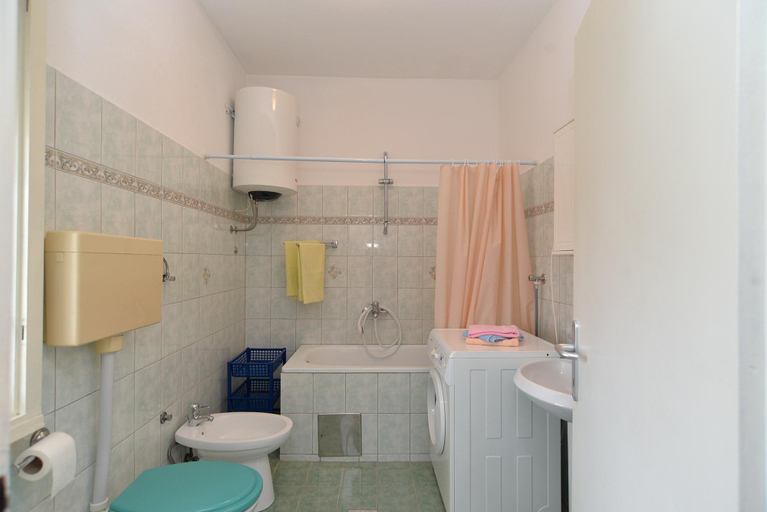 Bathroom 2, Apartment 1026, Fažana