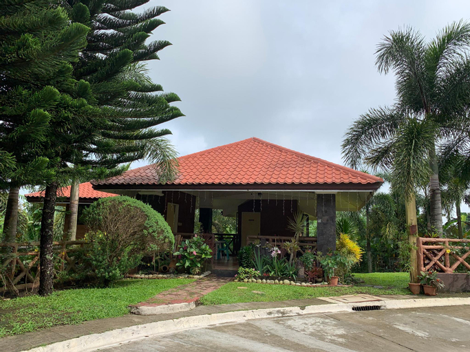 D'Waldz Villa Tagaytay , Alfonso