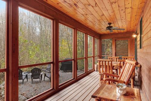 Kingfisher Cove Cabin 18, Allegan