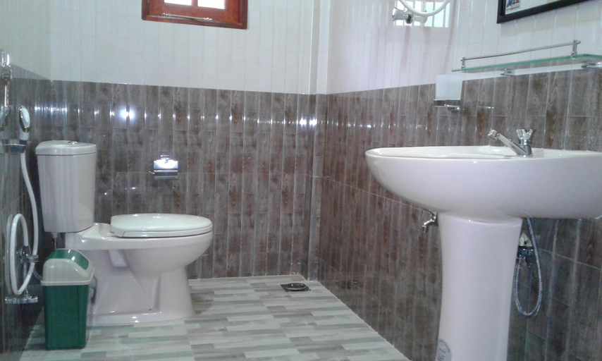 Bathroom 4, Manage the green village dambulla, Dambulla