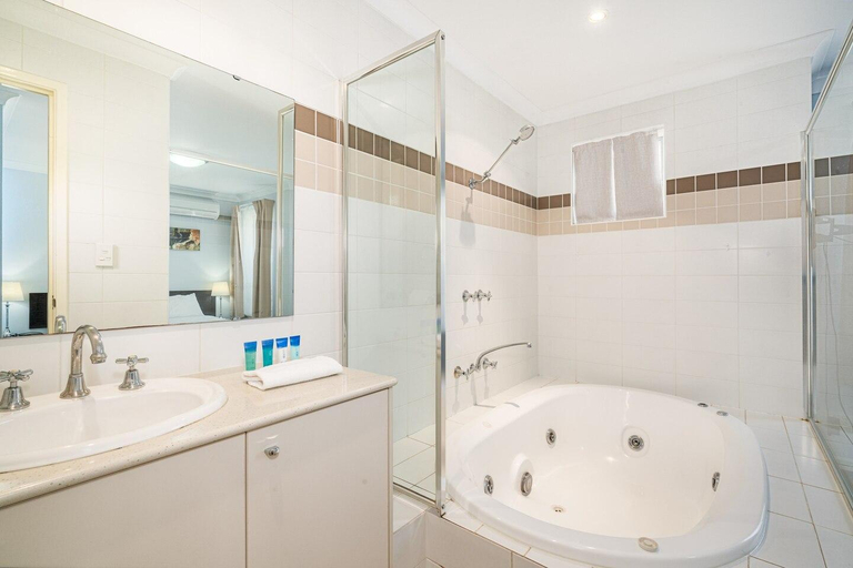 Bathroom 4, Seashell Cottage - Unit 47 At Cape View Resort, Busselton