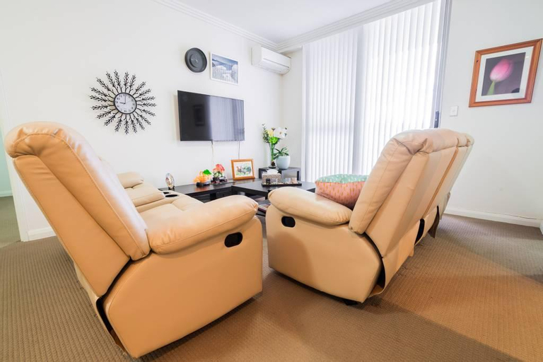 Others 4, Sydney Olympic Park 3 BR Apartment w Parking, Strathfield