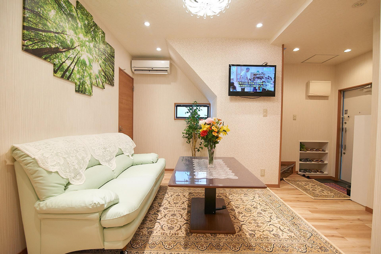 Public Area 2, 6min to Shinjuku by JR/3min walk to Shin-Okubo St., Shinjuku
