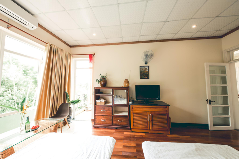 Bedroom 3, The Hillside Homestay -Triple Room with balcony, Huế