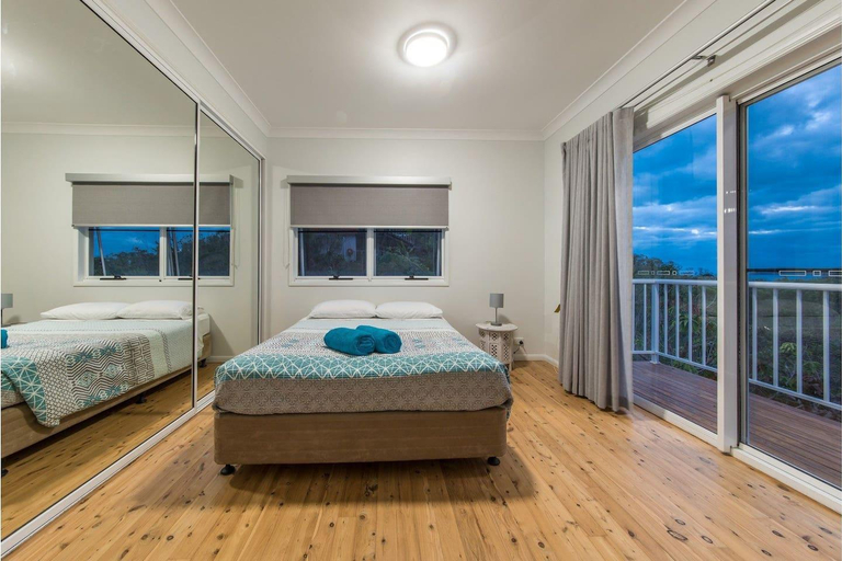 Bedroom 2, Picturesque on Passage - sleeps 20!, Whitsunday