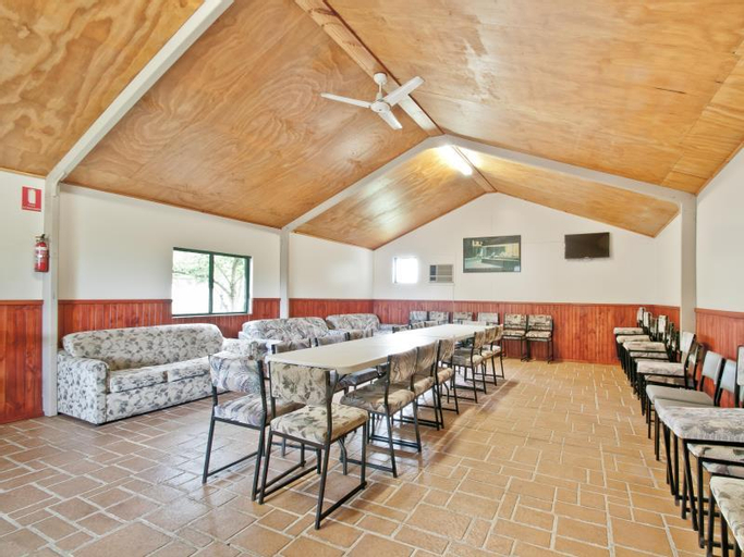 Food & Drinks, Warragul Gardens Holiday Park, Baw Baw - Pt B West
