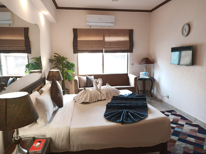 Bedroom 2, Maisonette Hotels & Resorts, Lahore