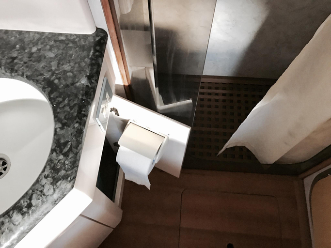 Bathroom 3, Sea and Yacht (Busan Haeundae yacht stay), Haeundae