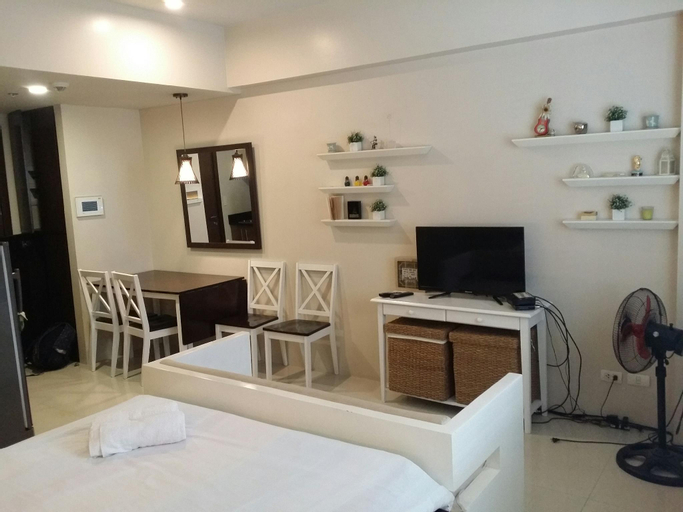 One Palm Tree Condo at Manila Airport T3 by Beth, Pasay City