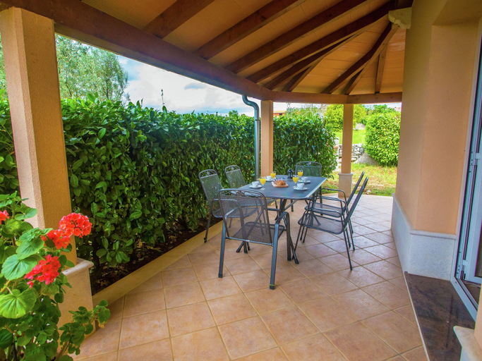 Others 2, Apartment with private pool in a quiet area for 6-8 people, Sveti Lovreč