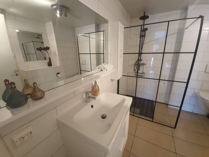 Bathroom 2, Downtown Stavanger nicolas Apartment 32 Rooms, Stavanger