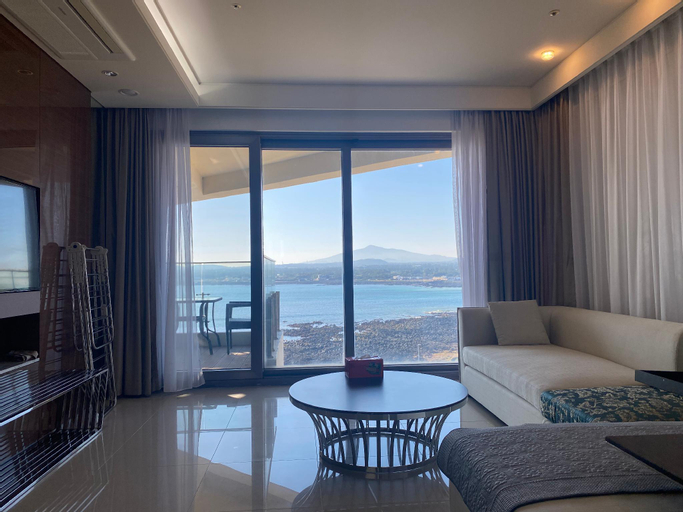 Others 3, LazyLoong Lux Seongsan Ilchulbong Branch BEST OCEAN VIEW !! Disinfection Before and After Move-in C2, Seogwipo