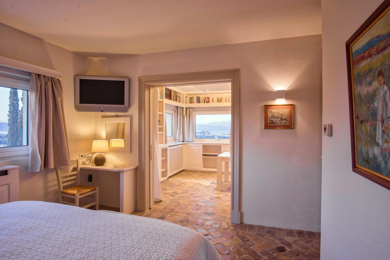 Bedroom 3, Paleopetres La Chataigne, Ionian Islands