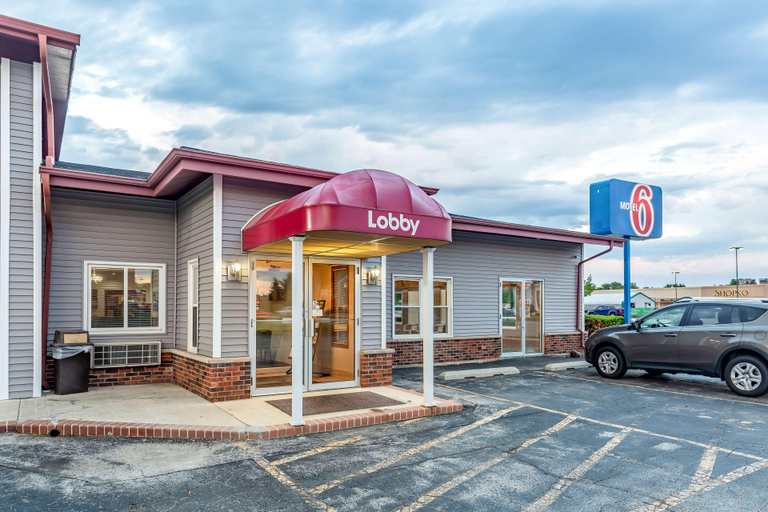 Exterior & Views 2, Motel 6 Fond Du Lac, WI, Fond du Lac