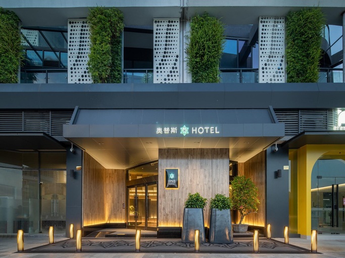 Exterior & Views