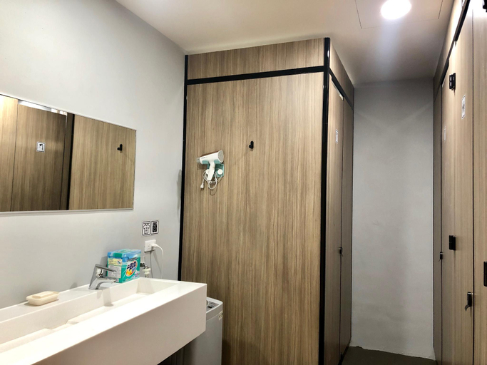 Bathroom 2, 1981hostel, Taitung