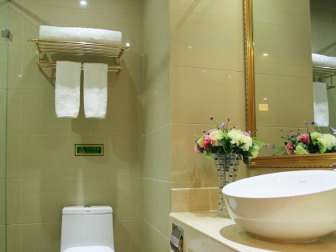 Bathroom 3, Vienna Hotel Hebei Zhuozhou High-Speed Railway Station, Baoding
