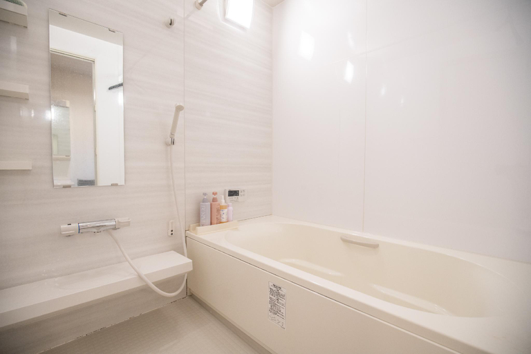Bathroom 4, DreamHouse/Daikokucho 3F, Osaka