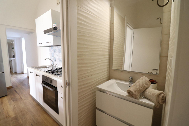 Bathroom 2, Historic Apartment In Centre With Terrace, Wi-fi Air Conditioning Pets, Lecce