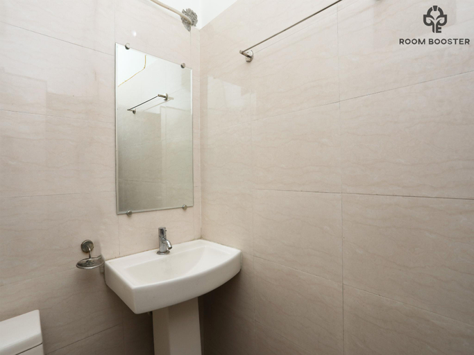 Bathroom 3, Hotel Sehmi's Best Rest Inn, Amritsar