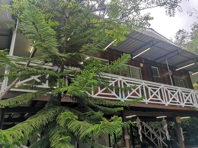 Vintage Borneo Cottage stay with outdoor jacuzzi, Penampang