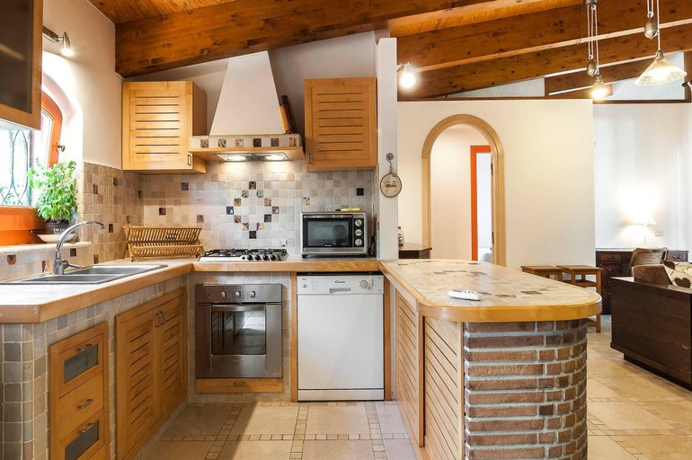 Others 3, Villa La Cesa For 6-10 Persons, Latina