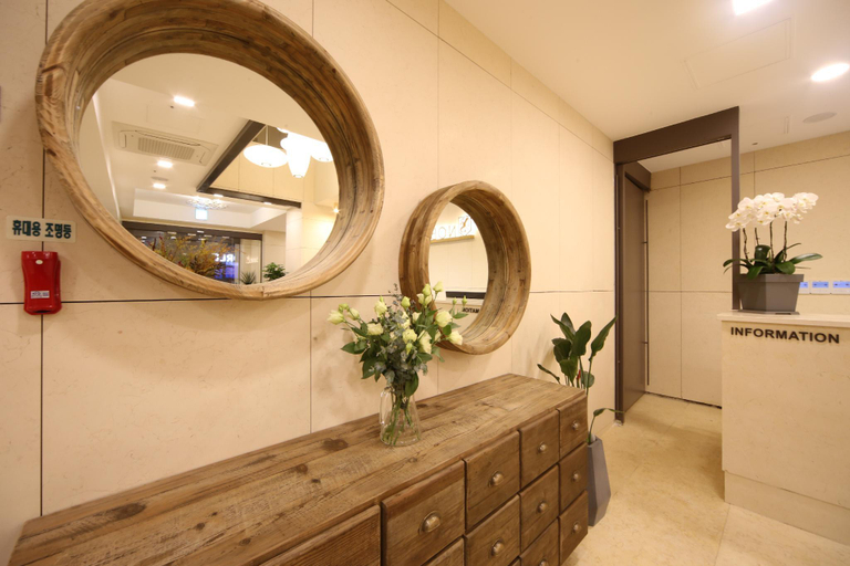 Public Area 2, Noblestay Hotel, Buk