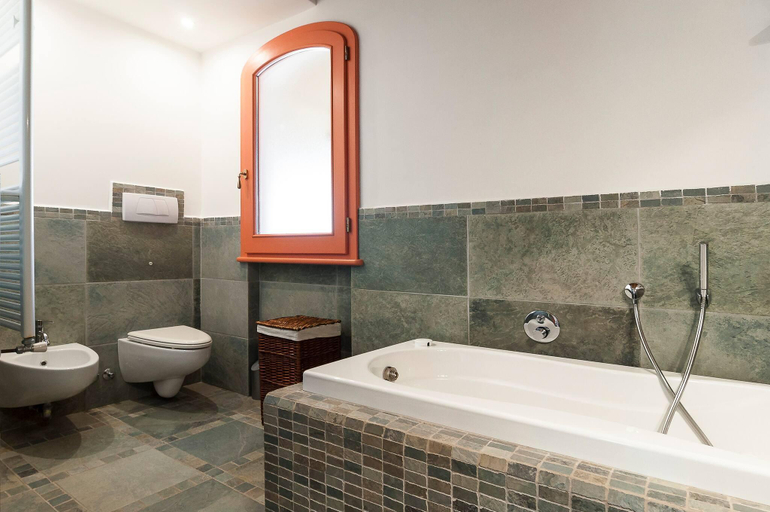 Bathroom 2, Villa La Cesa For 6-10 Persons, Latina