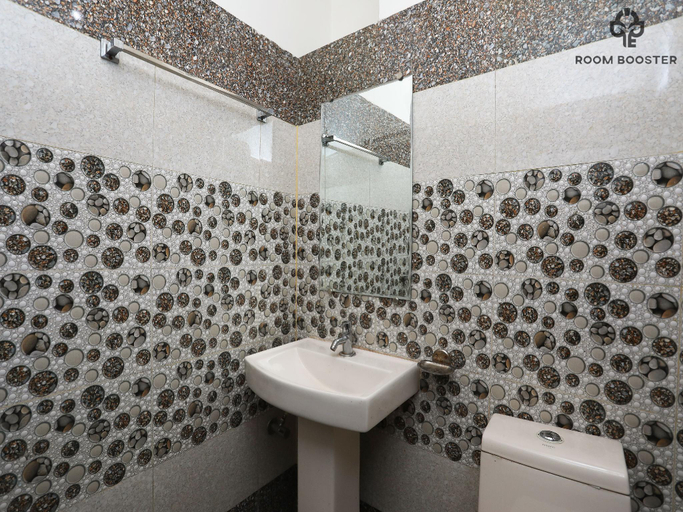 Bathroom 3, Hotel Sehmi's Best Rest Inn, Amritsar